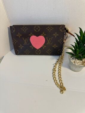 Louis Vuitton custom painted Clutch /wristlet 
No visible date code
7” x 4” x 1”